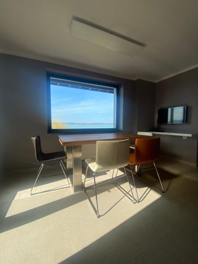 Hullam Apartman Balatonlelle Εξωτερικό φωτογραφία