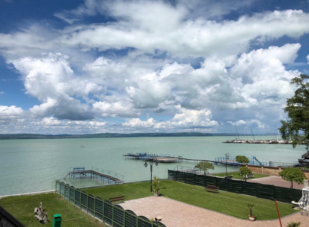 Hullam Apartman Balatonlelle Εξωτερικό φωτογραφία