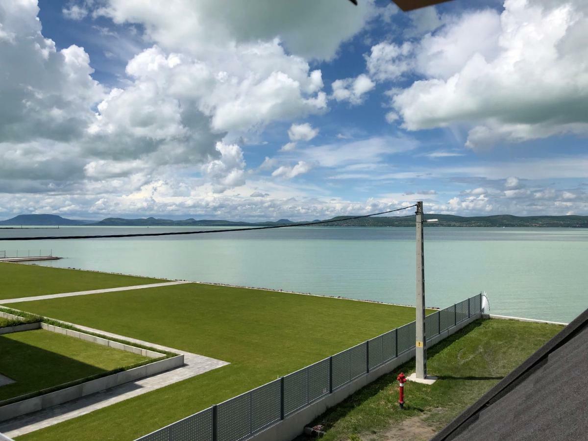 Hullam Apartman Balatonlelle Εξωτερικό φωτογραφία