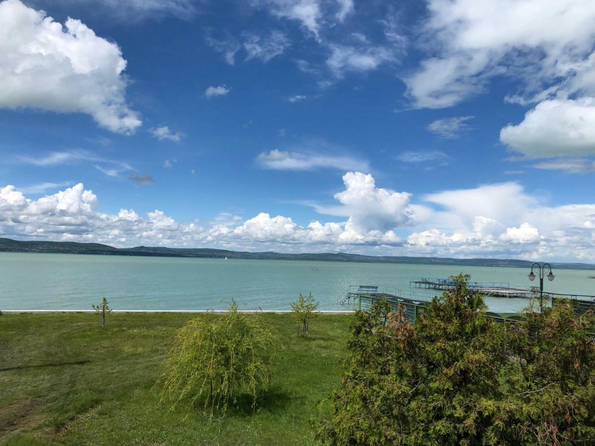 Hullam Apartman Balatonlelle Εξωτερικό φωτογραφία